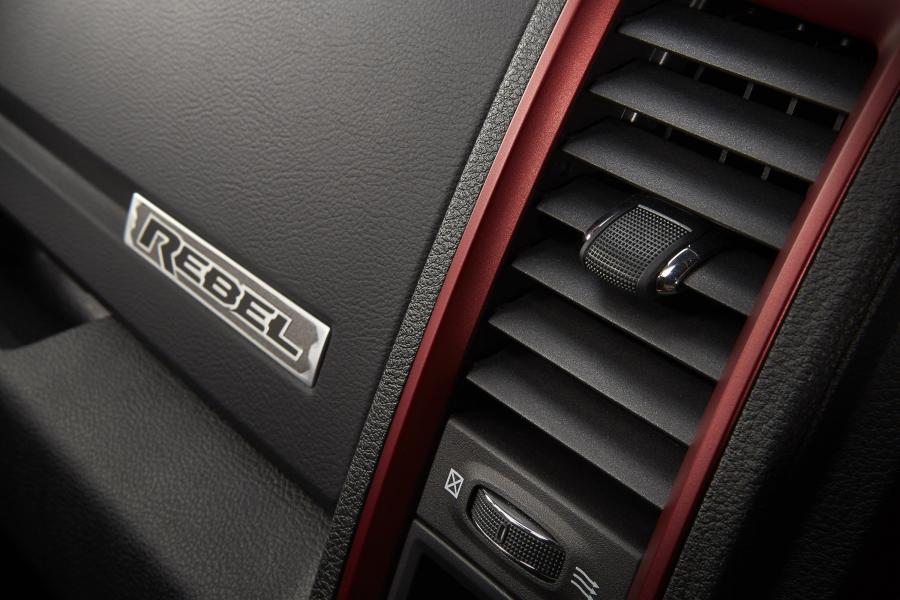  Dodge Ram 1500 Rebel 2015 года  (фото 41 из 54)